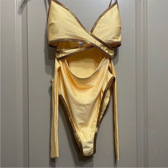 River Island NWT Yellow Foil Trim Wrap Front Tie Waist
One-Piece Swimsuit Sz 4 - Picture 7 of 8